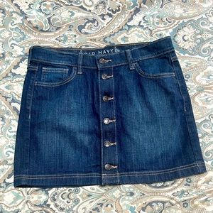 Old navy button up jean skirt. Size 4. Smoke free home